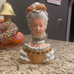 Marie Antoinette Salt & Pepper Shaker